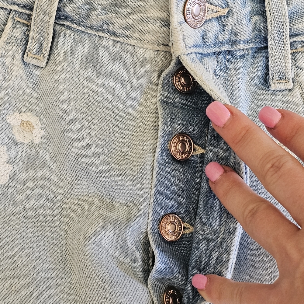7 For All Mankind Easy Ruby High Waisted Cust Off Shorts - Picture 12 of 16